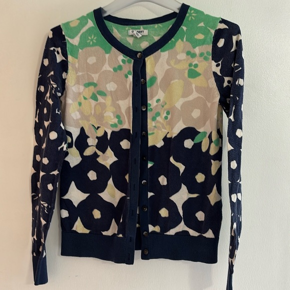 Old Navy Sweaters - Old‎ navy floral button up cardigan size XS